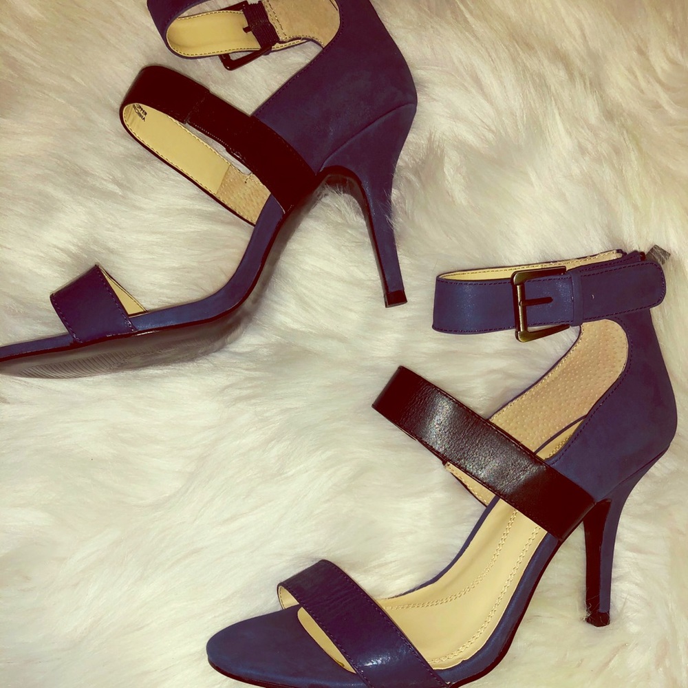 👠👠👠 Tahari Heel 👠👠👠